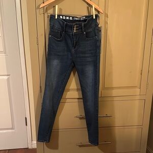 S.O.N.G Curvy Blue Jeans
